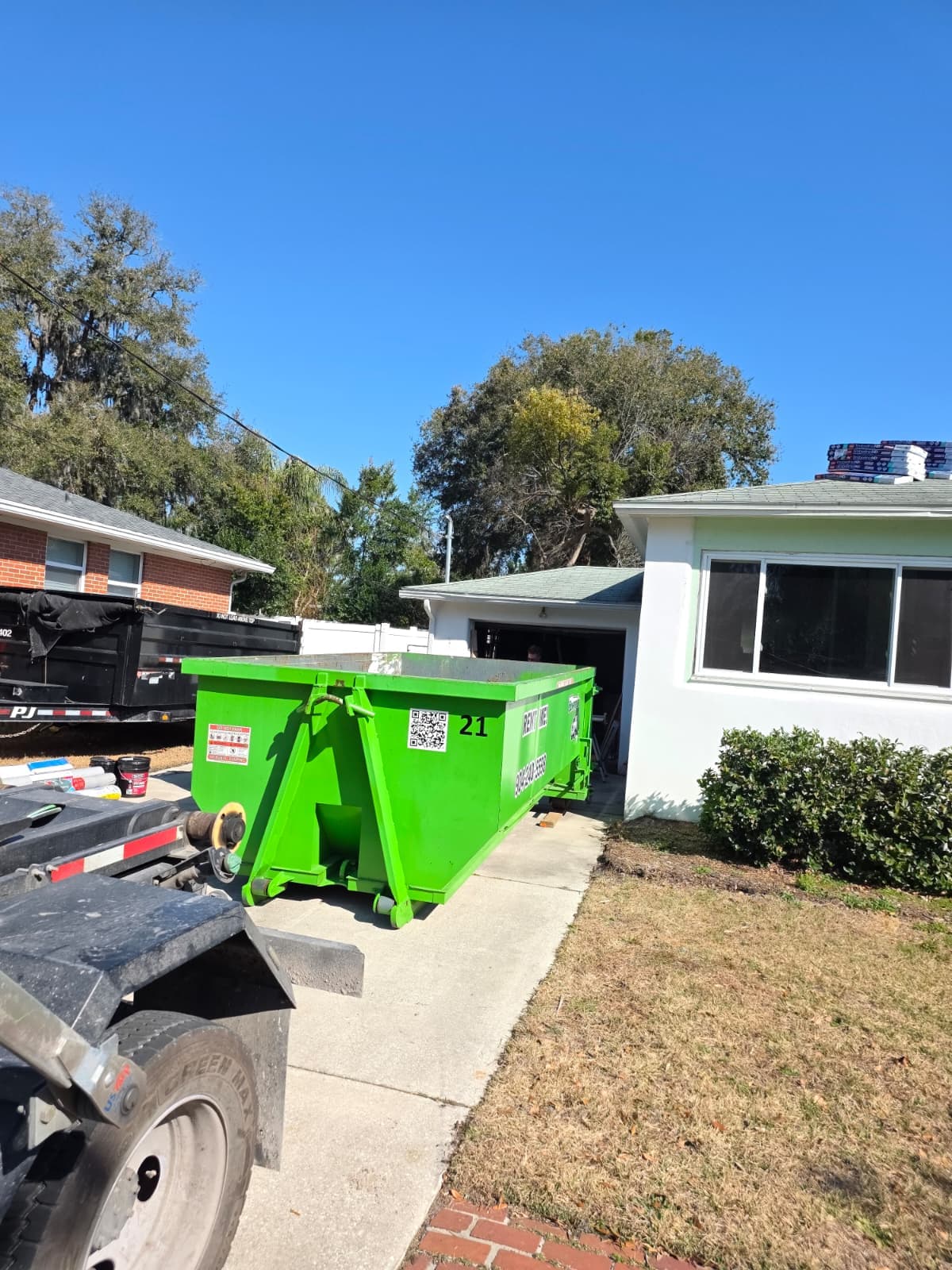 How many roofing squares fit in a 15 yard dumpster?